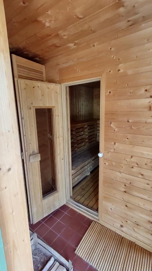 Grosse Wohnung / Haushaelfte In Peetzig Am See Angermunde Eksteriør billede